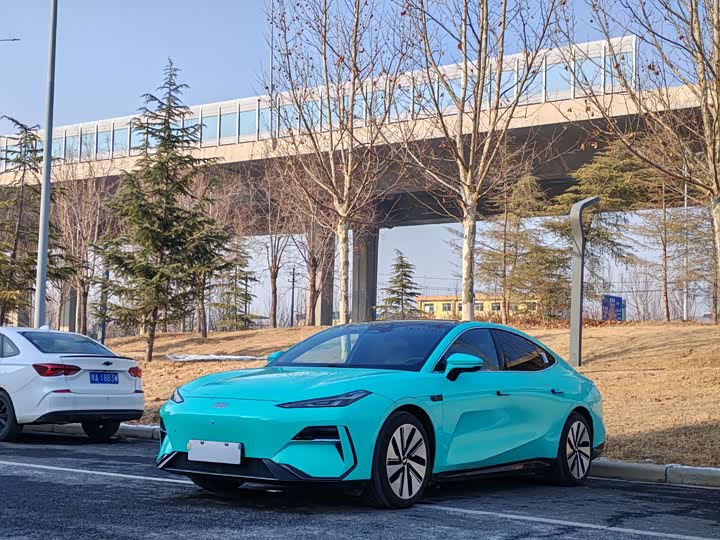 Фото 1 - Geely Galaxy E8