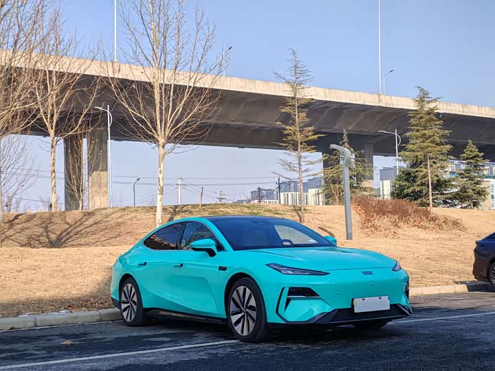 Фото 3 - Geely Galaxy E8