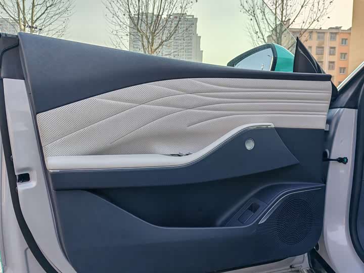 Фото 7 - Geely Galaxy E8