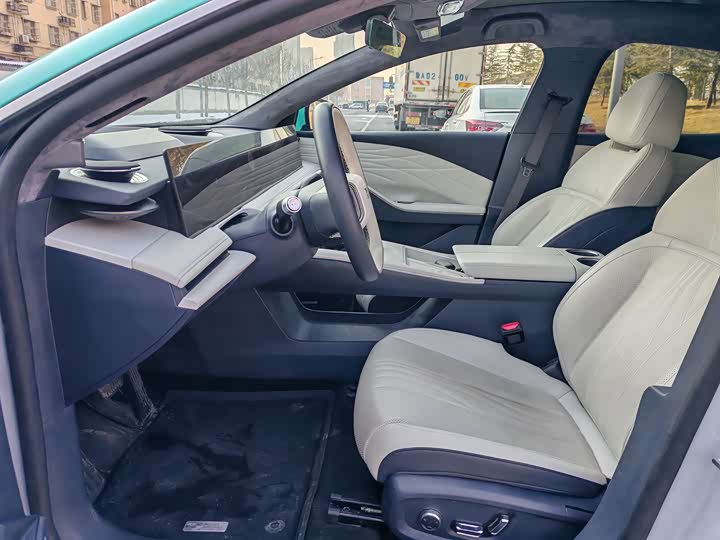 Фото 8 - Geely Galaxy E8