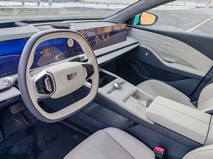 Фото 9 - Geely Galaxy E8