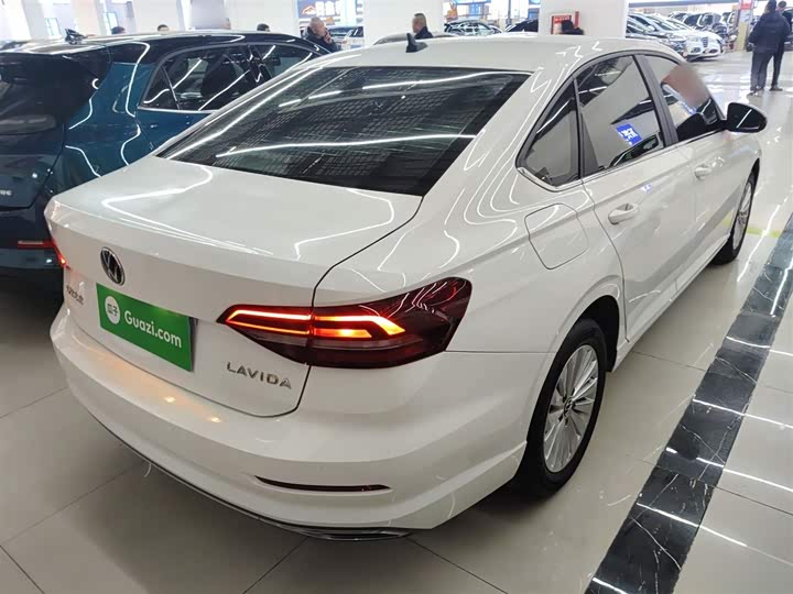 Фото 7 - Volkswagen Lavida