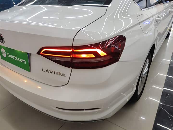 Фото 8 - Volkswagen Lavida