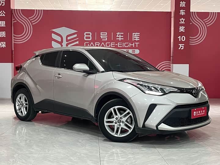 Фото 3 - Toyota C-HR