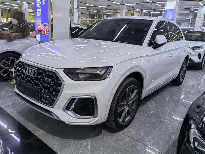 Фото 1 - Audi Q5L