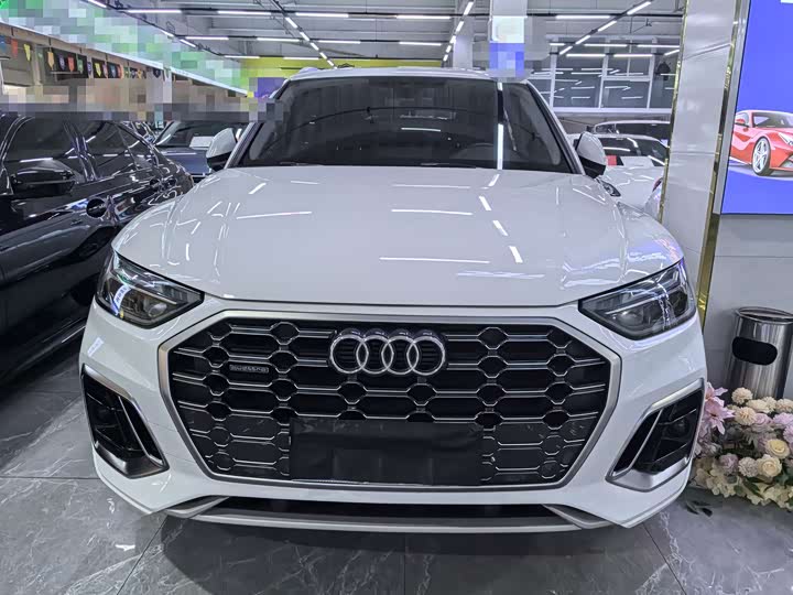 Фото 2 - Audi Q5L