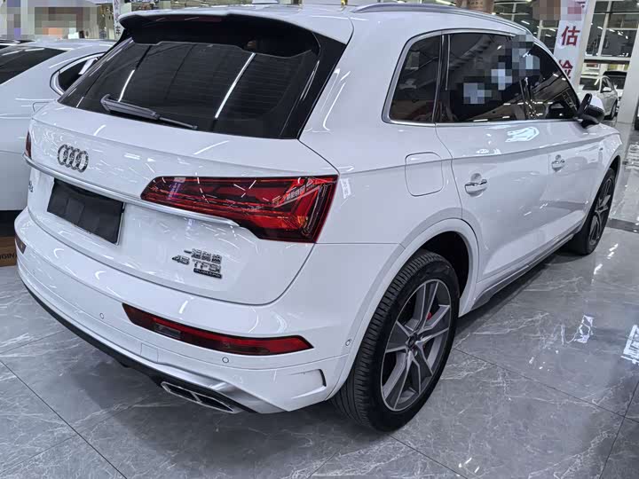 Фото 6 - Audi Q5L