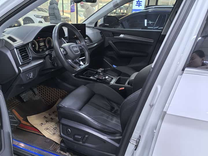 Фото 7 - Audi Q5L