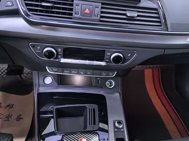 Фото 9 - Audi Q5L