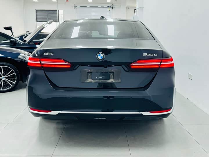 Фото 3 - BMW 5 Series