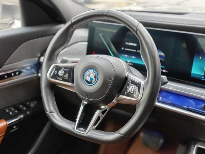 Фото 8 - BMW i7