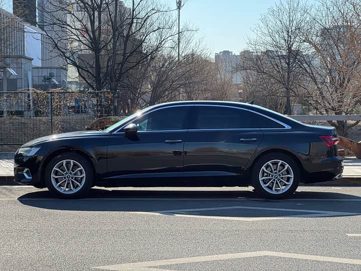 Фото 3 - Audi A6L