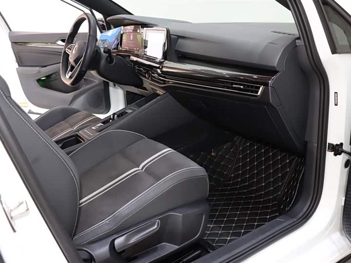 Фото 8 - Volkswagen Golf