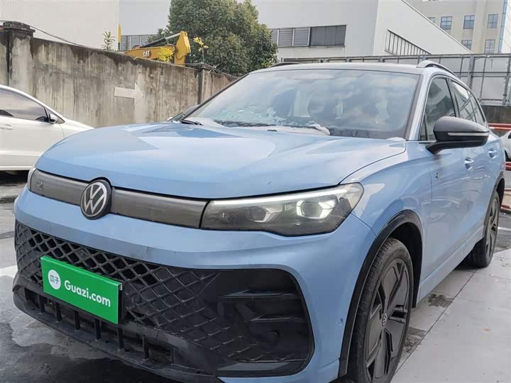 Фото 1 - Volkswagen Tiguan L Pro