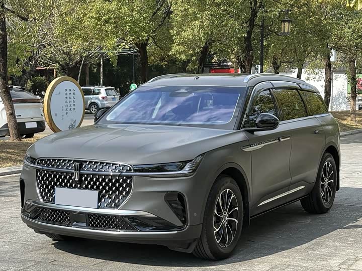 Фото 1 - Lincoln Nautilus