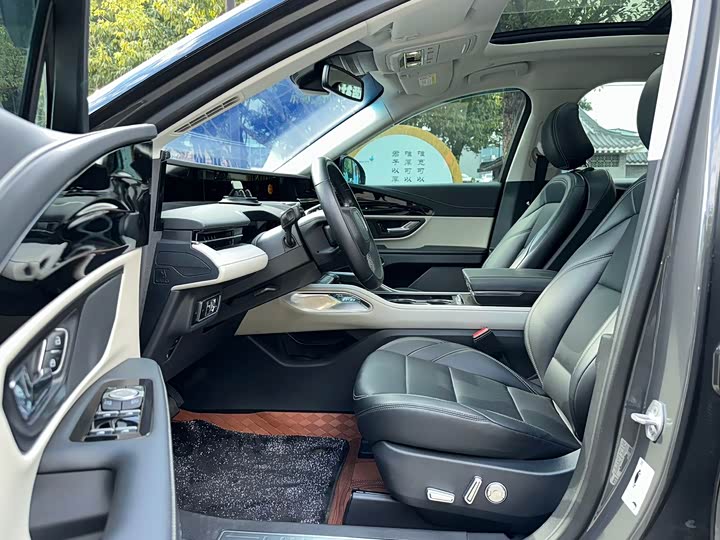 Фото 8 - Lincoln Nautilus