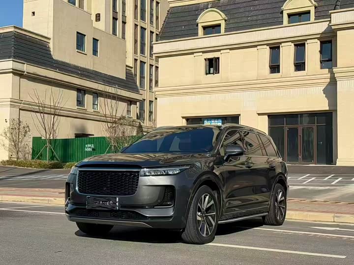 Фото 1 - LiXiang One