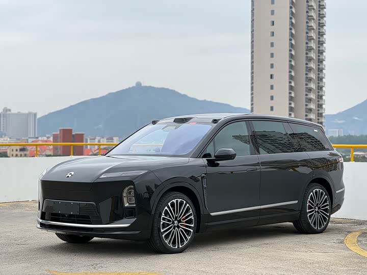 Фото 1 - Nio ES8