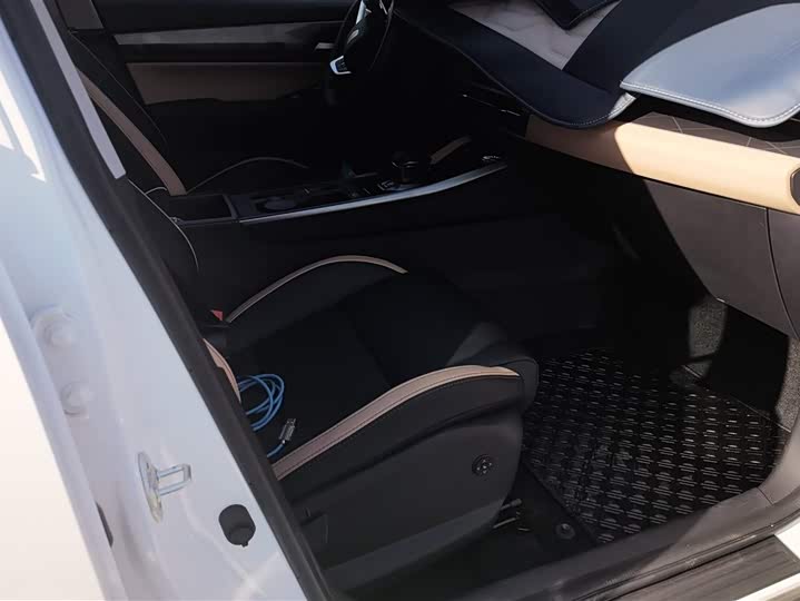 Фото 8 - Geely Okavango Pro