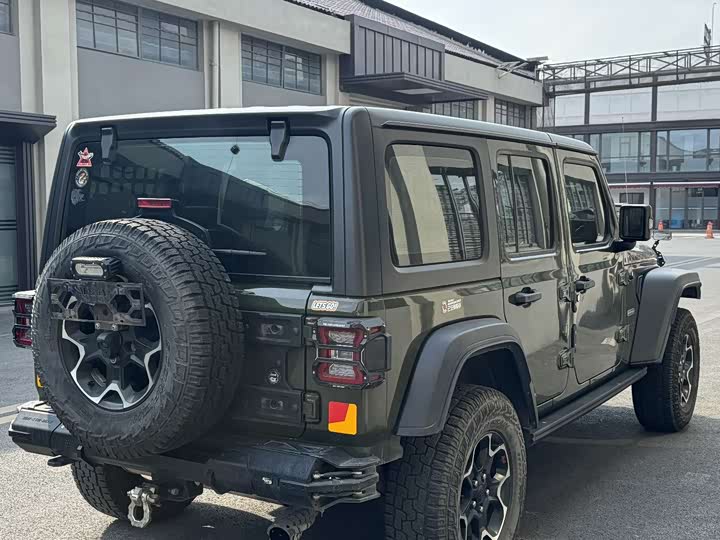 Фото 4 - Jeep Wrangler