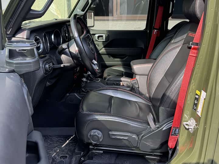 Фото 7 - Jeep Wrangler