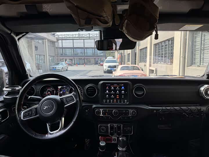 Фото 9 - Jeep Wrangler