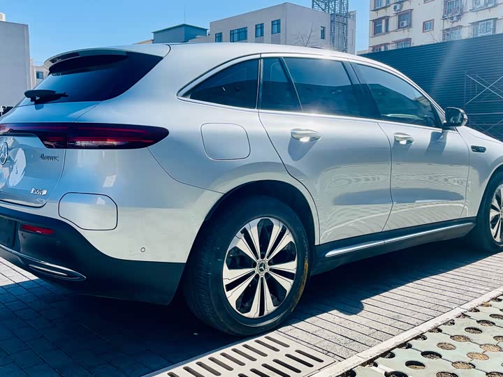 Фото 6 - Mercedes-Benz EQC