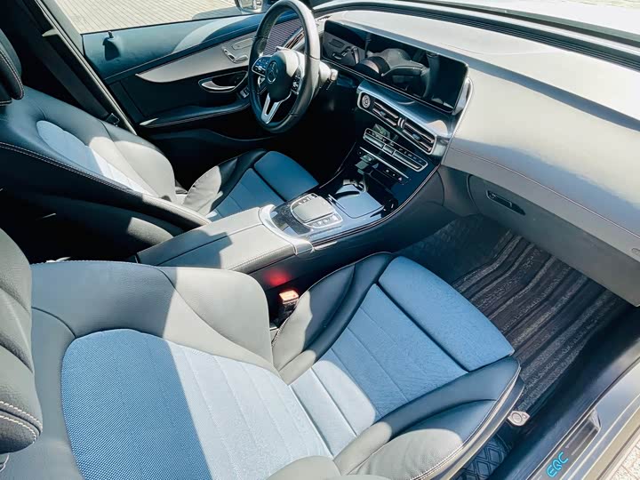 Фото 8 - Mercedes-Benz EQC