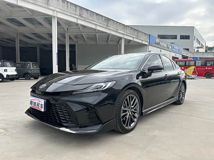 Фото 1 - Toyota Camry