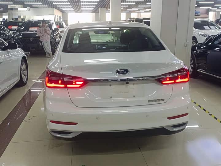 Фото 6 - Ford Escort