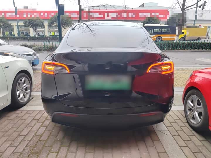 Фото 6 - Tesla Model Y