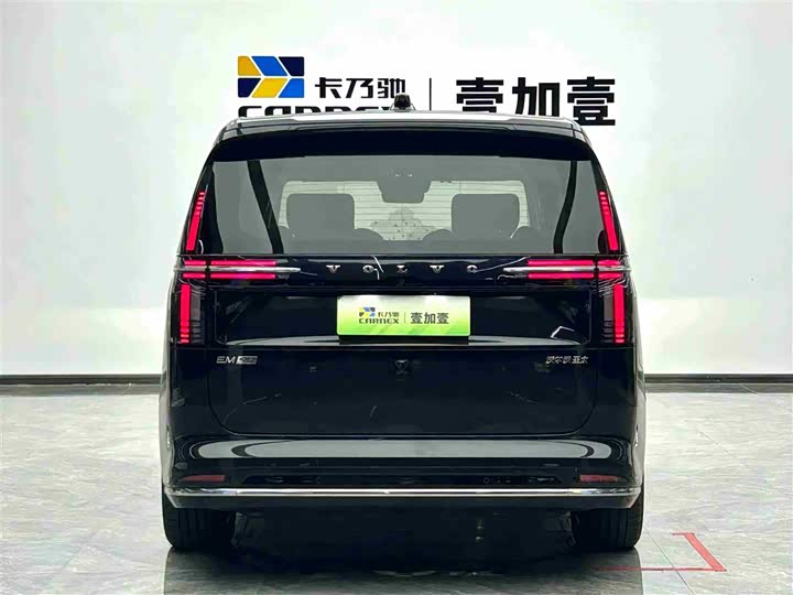 Фото 4 - Volvo EM90