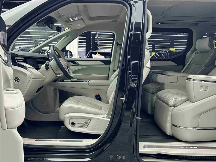 Фото 9 - Volvo EM90