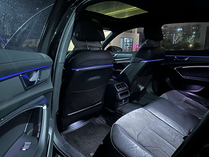 Фото 4 - Audi A6L