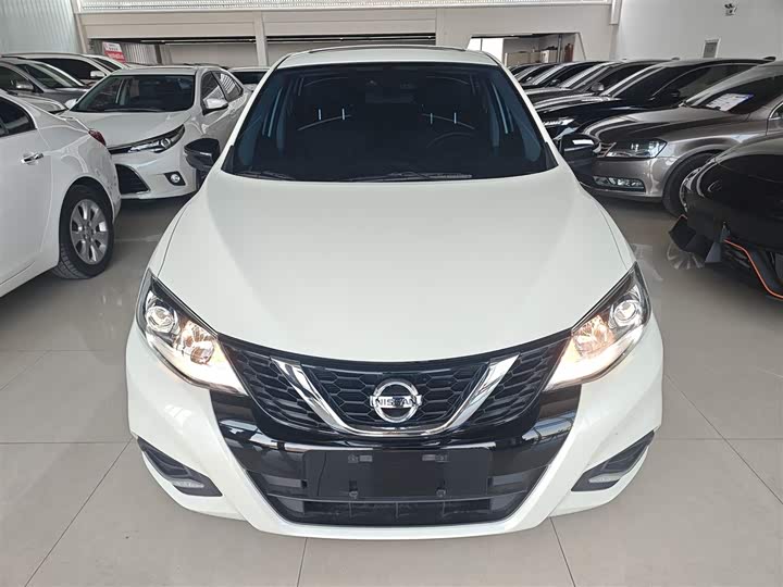 Фото 3 - Nissan Tiida