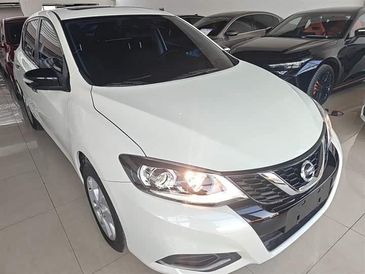 Фото 4 - Nissan Tiida