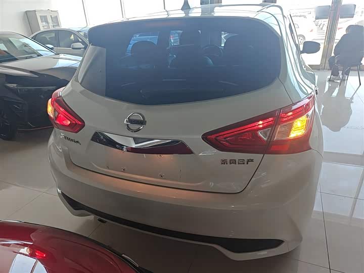 Фото 6 - Nissan Tiida