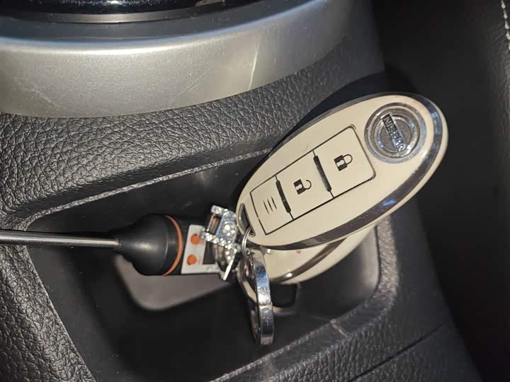 Фото 9 - Nissan Tiida