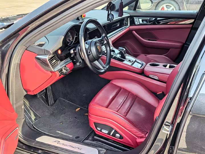 Фото 2 - Porsche Panamera