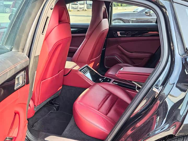 Фото 3 - Porsche Panamera