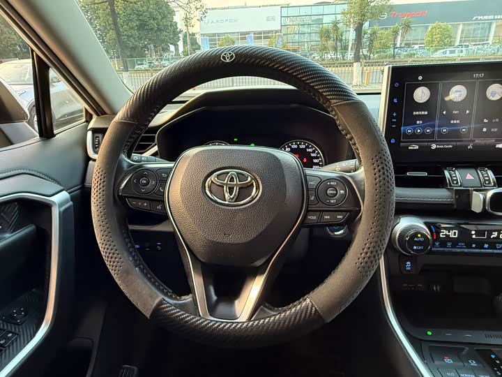 Фото 8 - Toyota Wildlander