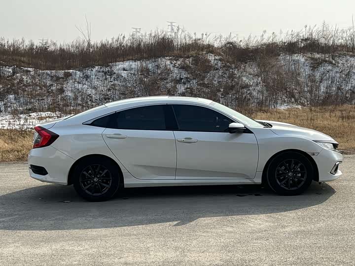 Фото 8 - Honda Civic