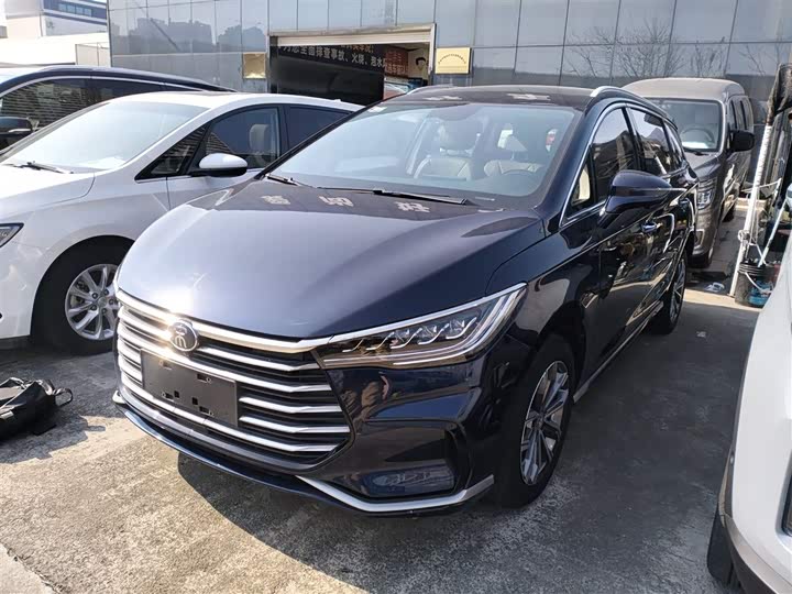 Фото 2 - BYD Song Max