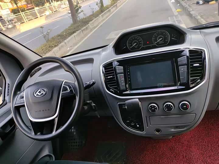 Фото 7 - Maxus V80