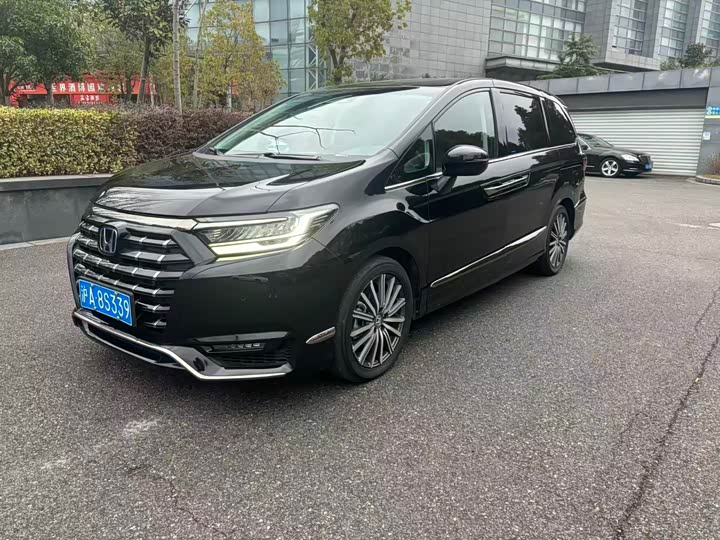 Фото 1 - Honda Elysion