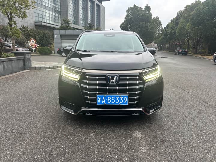 Фото 2 - Honda Elysion