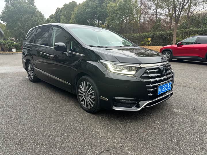 Фото 3 - Honda Elysion