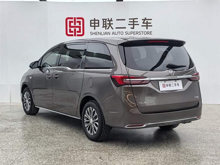 Фото 2 - Buick GL8 ES