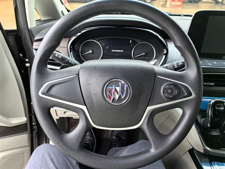 Фото 8 - Buick GL8 ES