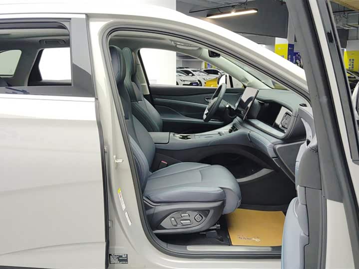 Фото 8 - BYD Sea Lion 07 DM-i Hybrid